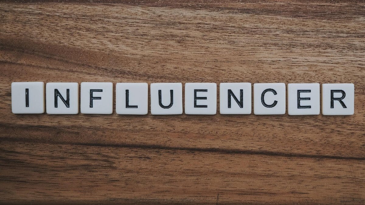 Influencer marketing: vantaggi, tipologie e best practices.