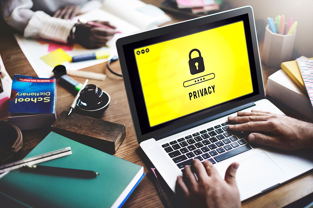 SOTTO LA LENTE: PRIVACY ONLINE